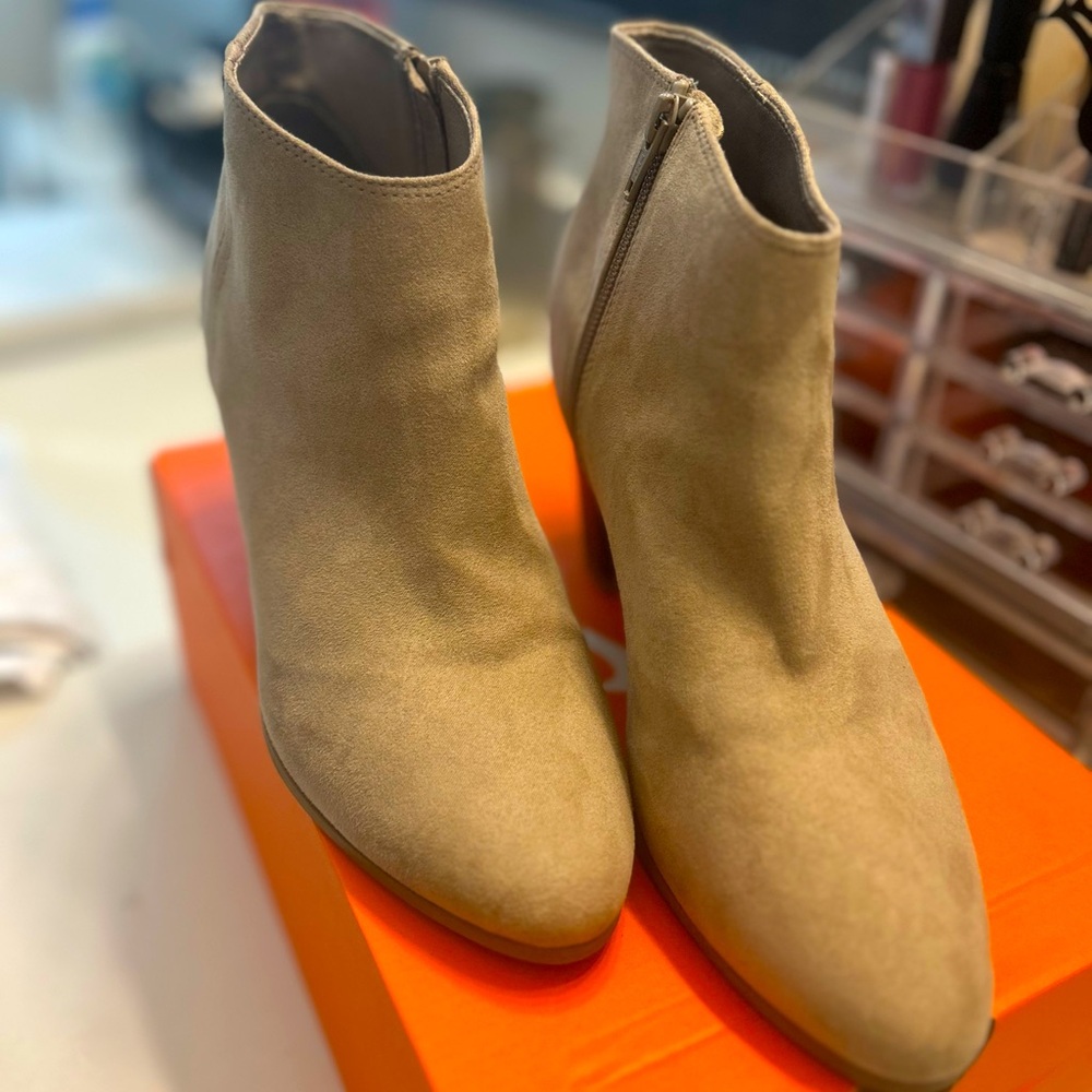 Tan short boot!  Old Navy-fun 🥾